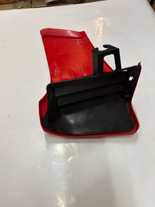Tapa Lateral Izquierda Yamaha 2KF-W2131-00