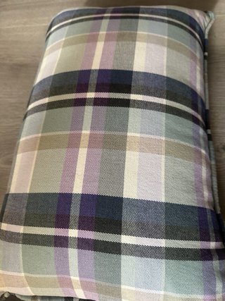 Conjunto 4 cojines cuadros morado y beige