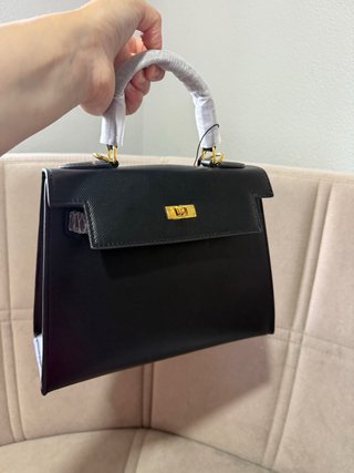 Bolso Negro con Correa