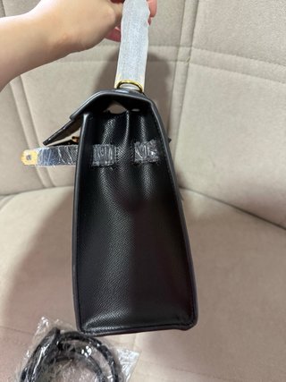 Bolso Negro con Correa