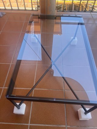 Tavolo da giardino in vetro e metallo nero