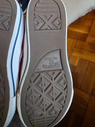 Guayos Umbro negros y verdes 30 € y zapatos 20€
