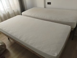 Cama nido beige y blanca