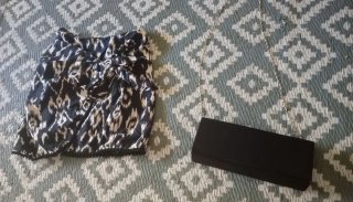Bolso de fiesta negro y multicolor