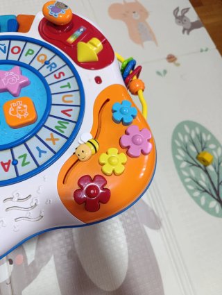 Mesa de actividades infantil músical