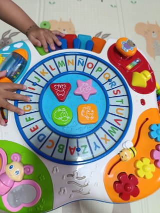 Mesa de actividades infantil músical