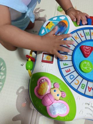 Mesa de actividades infantil músical