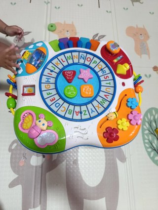Mesa de actividades infantil músical