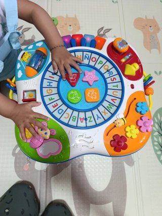 Mesa de actividades infantil músical