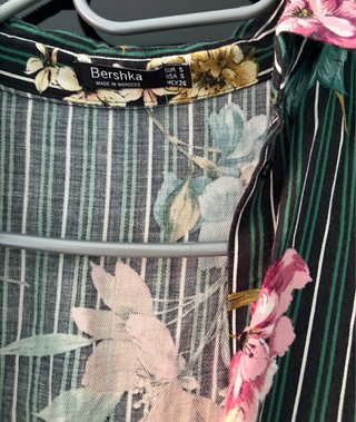 Vestido Bershka flores y rayas