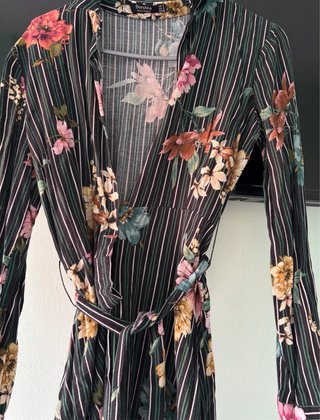 Vestido Bershka flores y rayas