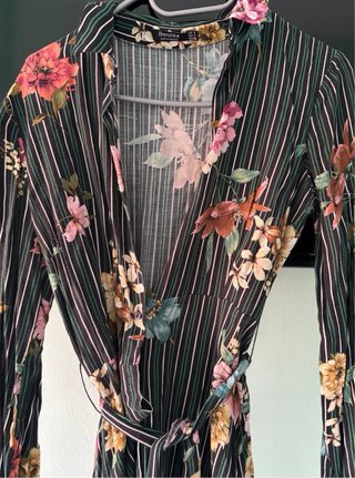 Vestido Bershka flores y rayas