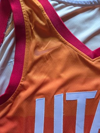 Lote / conjunto de 3 camisetas NBA.