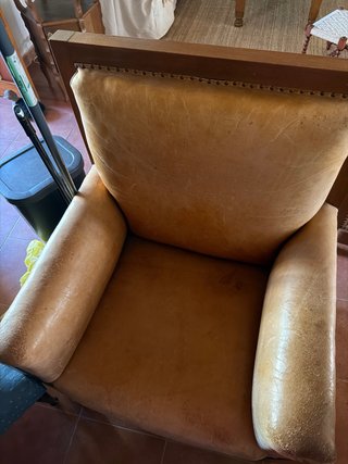 Juego de dos Butacas antiguas de piel y madera