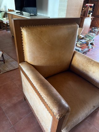 Juego de dos Butacas antiguas de piel y madera