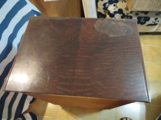 Comodini in legno scuro