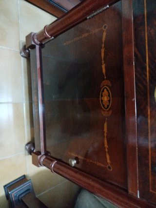Comodini in legno scuro