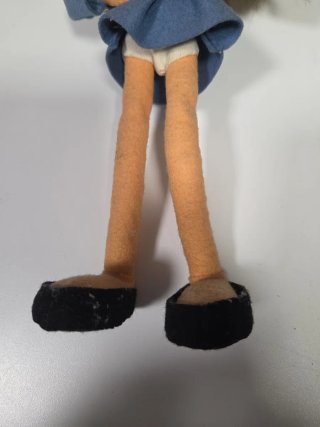 Muñeca fieltro hecha a mano antigua años 60 balay