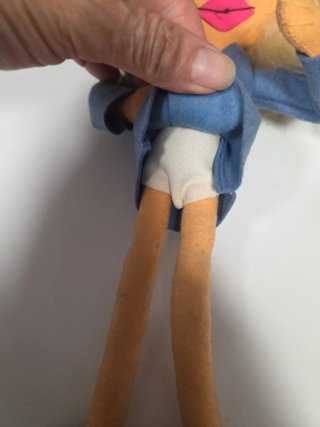 Muñeca fieltro hecha a mano antigua años 60 balay