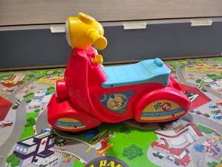 Moto correpasillos Fisher Price