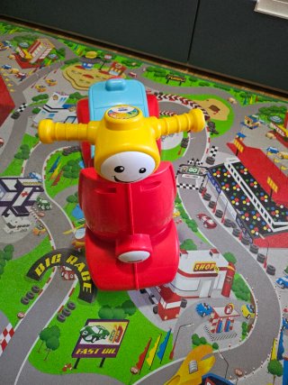 Moto correpasillos Fisher Price