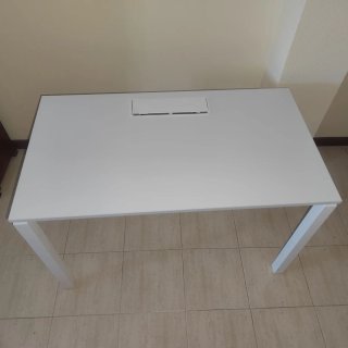 Mesa de oficina profesional blanca