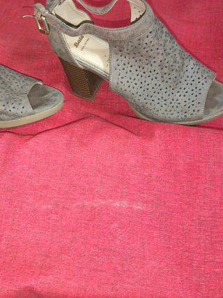 Sandali marca Bata.