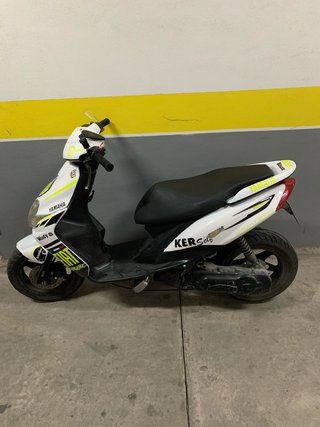 Yamaha Jog Scooter Blanca y Amarilla
