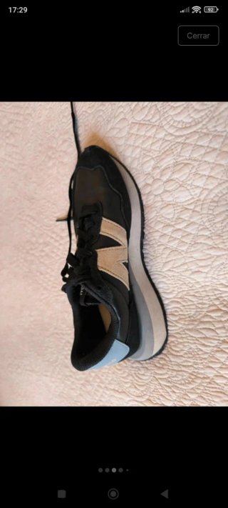 Zapatillas New Balance Negras y Beige