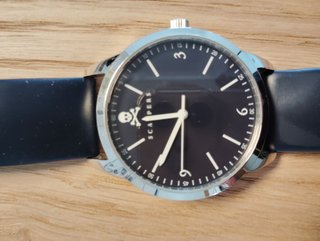 Reloj Scalpers azul marino y plateado