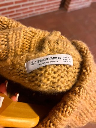 Jersey Marrón Cuello Alto Trenzado