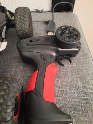 Coche rojo teledirigido SGILE con mando.