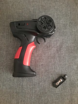 Coche rojo teledirigido SGILE con mando.