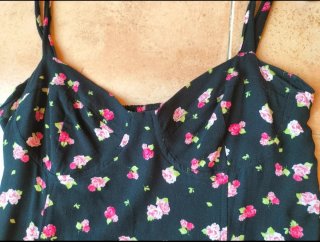 Vestido negro con rosas