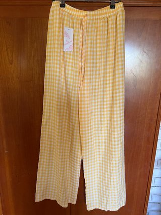 Pantalón casual cuadros amarillo y blanco