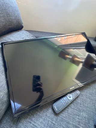 PS4 (PlayStation 4) Negra + tv PHILIPS