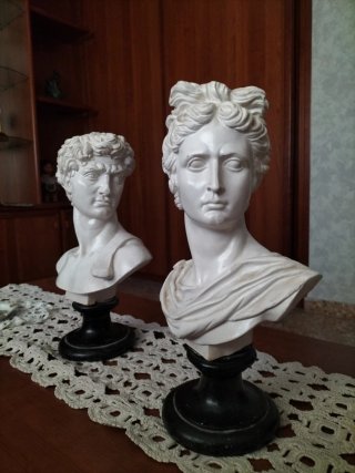Bustos de Apolo y David