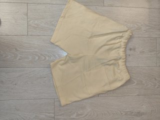 Pantalón corto beige Essentials