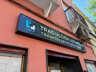 Rotulo publicitario con luz