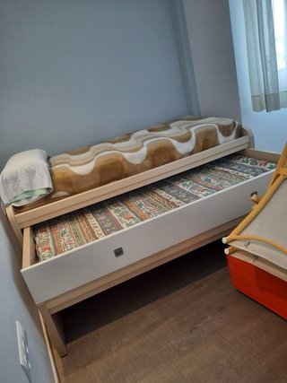 Cama individual con cajones y cama extra con colch