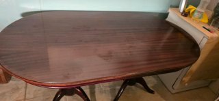 Mesa comedor ovalada de madera