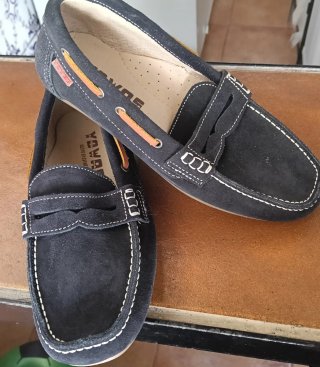 Zapatos náuticos y manoletinas beige
