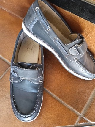 Zapatos náuticos y manoletinas beige