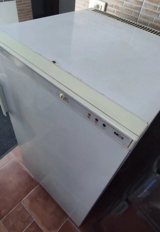 Congelador Vertical White Westinghouse