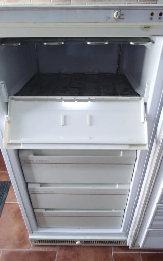 Congelador Vertical White Westinghouse