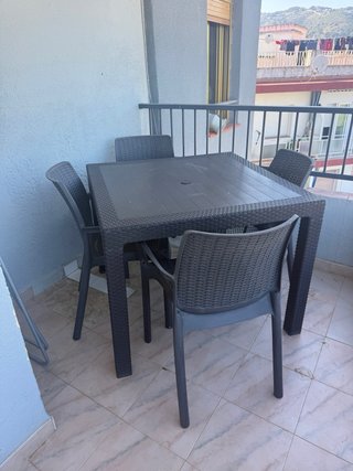 Mesa de terraza y 4 sillas