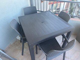 Mesa de terraza y 4 sillas