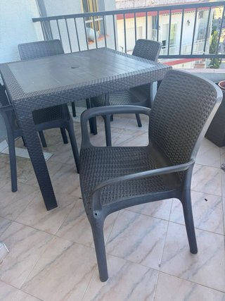 Mesa de terraza y 4 sillas