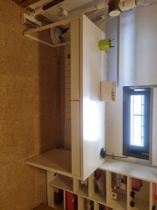 Mesa escritorio blanca madera y plástico
