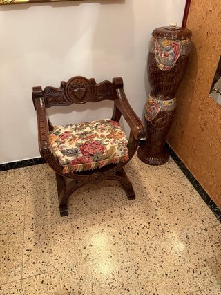 Mueble recibidor de madera tallada